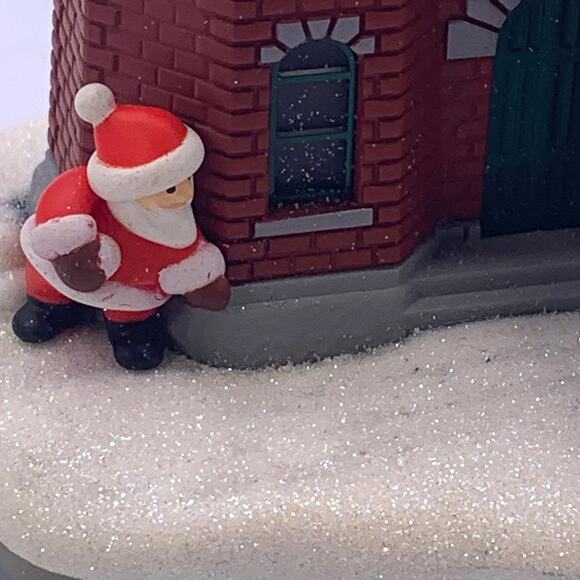 Hallmark Keepsake 2017 Holiday Lighthouse No. 6 Magic Light Ornament in Box - Picture 5 of 7